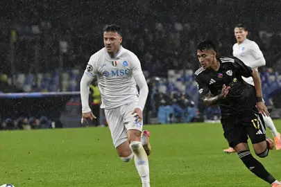 Fenerbahçe ve Beşiktaş aynı stoperin peşinde!