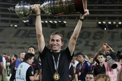 Filipe Luis, teknik direktörlük kariyerinde 5. kupasını kazandı