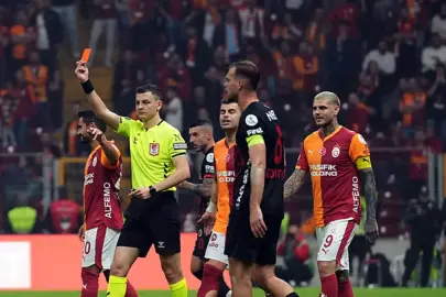 Galatasaray'da Roland Sallai kırmızı kart gördü! Derbide yok...