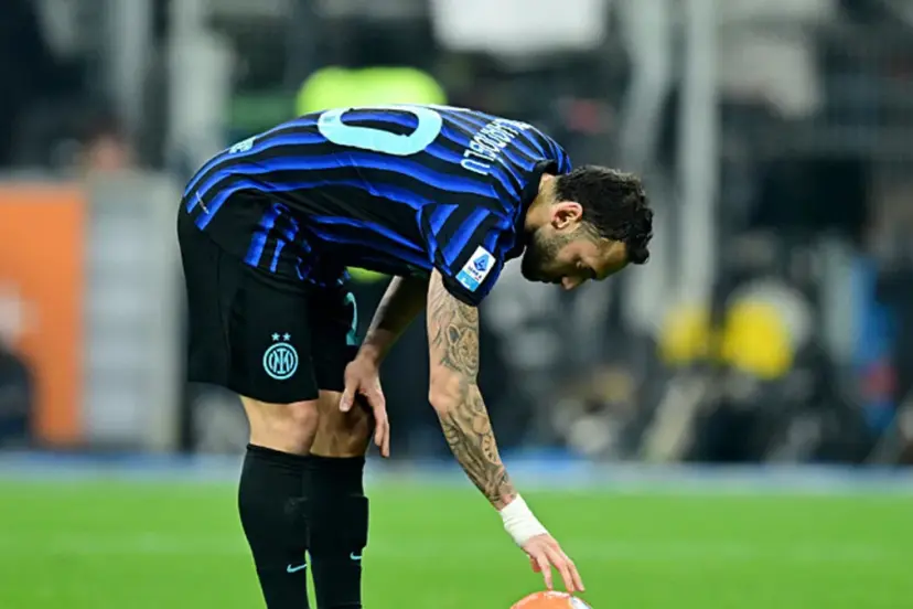 Hakan Çalhanoğlu derbide kabusu yaşadı! Milan, Inter'i tek golle geçti...