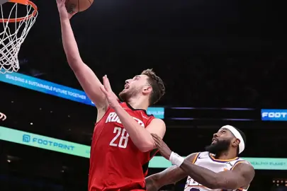 NBA'de Rockets, Suns deplasmanında kazandı