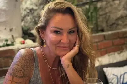 O kaşlar çim adam gibi uzar