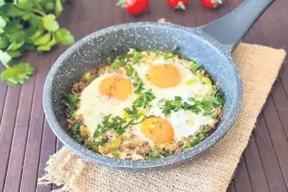 2 yumurta ile doyurucu yemekler