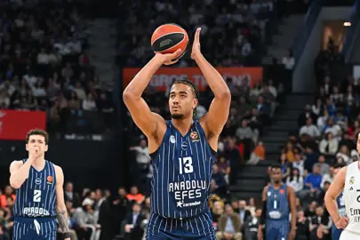 Anadolu Efes, Real Madrid'e kaybetti