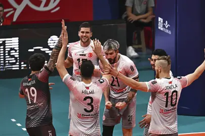 Efeler Ligi'nde ilk yarının lideri Ziraat Bankkart!