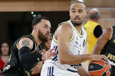 Fenerbahçe Beko 17 sayı geriden gelerek kazanmayı bildi!