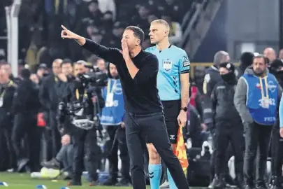 G.Saray şakasına bir takım değil