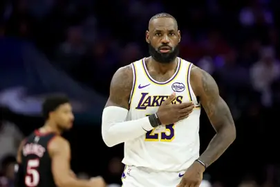 NBA'de LeBron James maçı domine etti, Lakers kazandı