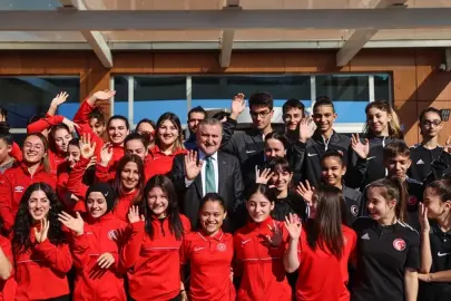 Osman Aşkın Bak: Milli sporcu bursu Türk sporunda devrim niteliğindedir!