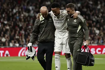Real Madrid'de Eder Militao, 4 ay sahalardan uzak kalacak