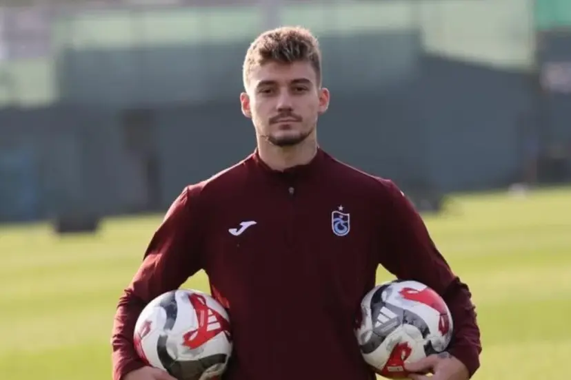 Şimdi moda Ernest Muçi