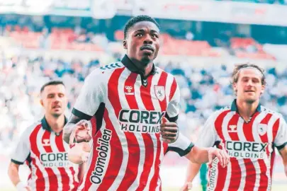 Veerman bitti Musaba sırada!