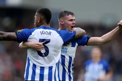 Brighton, Burnley engelini 2 golle geçti!