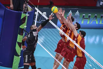 Galatasaray Erkek Voleybol Takımı, Halkbank'a kaybetti!