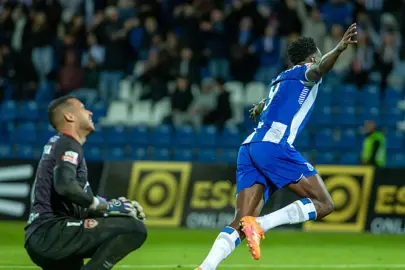 Porto, Santa Clara engelini tek golle geçti!