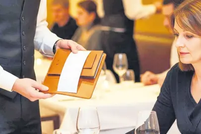 Restoranda kuver ve servis ücreti kalktı yüzde karmaşası başladı