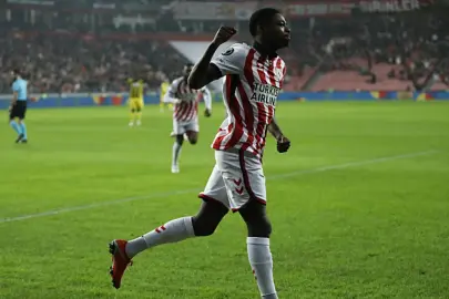 Son dakika haberi: Fenerbahçe, Musaba transferini TFF'ye bildirdi!