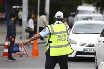 Trafik cezaları 200 bin TL'ye kadar çıkıyor! Sürücüler ilgilendiren 10 madde daha TBMM'de kabul edildi