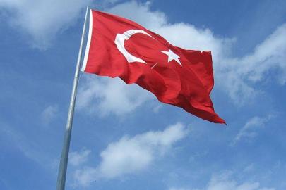 TÜRK BAYRAĞINA YAPILAN SAYGISIZLIK