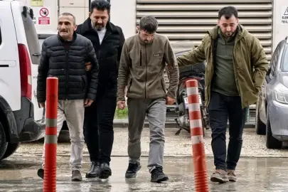 Alkollüyken tartıştıkları arkadaşını fırça sapıyla darbeden 2 şüpheli tutuklandı