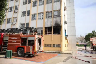 Antalya'da İlkokulda Yangın Çıktı: Öğrenciler Gözyaşı Döktü