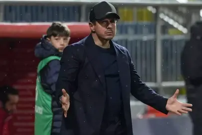 Ayrılık adım adım yaklaşıyor! Emre Belözoğlu'nun Kasımpaşa'sı 48 dakika 10 kişi oynayan rakibine de kaybetti