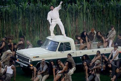 Bad Bunny, Super Bowl sahnesinde Amerikan kültürüne damga vurdu