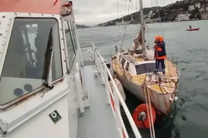 Beylerbeyi açıklarında hareketli dakikalar: Sürüklenen boş tekne emniyete alındı