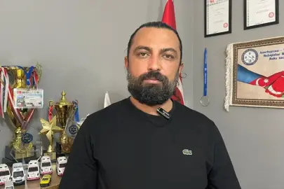 Boğazına kaçan yiyeceği kendi kendine yaptığı Heimlich manevrasıyla çıkardı