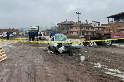 Çorum’da traktör otomobille çarpıştı: Bir kişi hayatını kaybetti