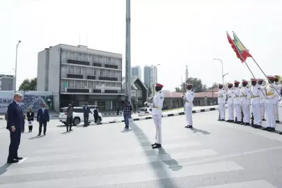 Cumhurbaşkanı Erdoğan, Etiyopya'da Adva Zafer Anıtı'na Çelenk Koydu