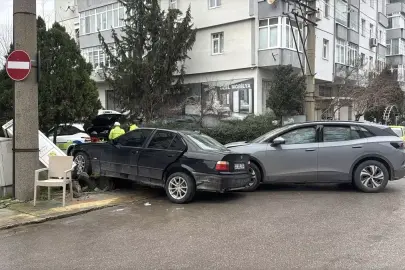 Edirne'de 2 kişinin yaralandığı kaza güvenlik kamerasında