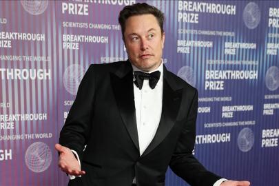 Elon Musk uzaya 1 milyon uydu göndermek istiyor