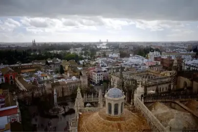 Endülüs'te şiddetli yağış nedeniyle yaklaşık 11 bin kişi evlerinden tahliye edildi