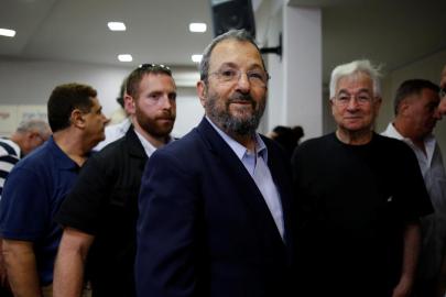 Epstein belgelerinde Ehud Barak imzasıyla kara tahtaya çizilmiş tartışmalı bir harita görüldü