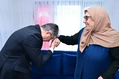 Eskişehir Valisi Yılmaz, şehit Mevlüt Kahveci'nin ailesini ziyaret etti