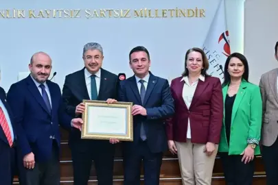Eskişehir Valisi Yılmaz'a Sivrihisar'da fahri hemşehrilik beratı verildi