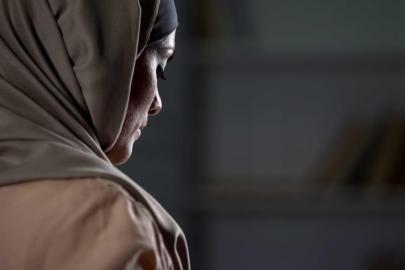 Fransada başörtülü siyasetçi, kendisine yönelik nefret söylemleri üzerine şikayette bulundu