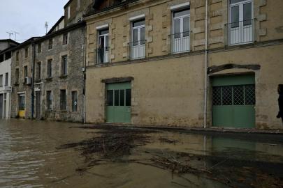 Fransa'da Nils Fırtınası nedeniyle 850 bin hane elektriksiz kaldı