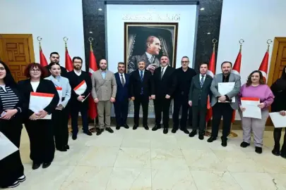 Gazeteciler basın kartlarını Vali Yılmaz'dan aldı