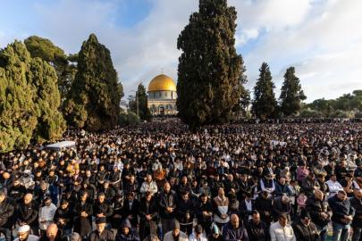 Hamas, İsrail'in engellemelerine rağmen Mescidi Aksa'ya akın edilmesi çağrısı yaptı