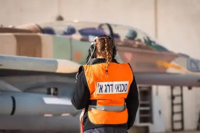 İsrail savaş uçakları İran'a ikinci dalga saldırı başlatmak üzere havalandı