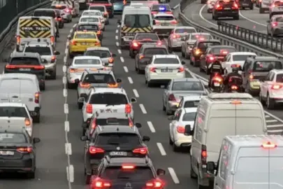 İstanbul'da haftanın ikinci iş gününde akşam saatlerinde trafik yoğunluğu yüzde 80'e ulaştı