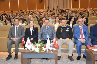 İzmir'de "IBAN'ını kullandırma suça ortak olma" konferansı düzenlendi