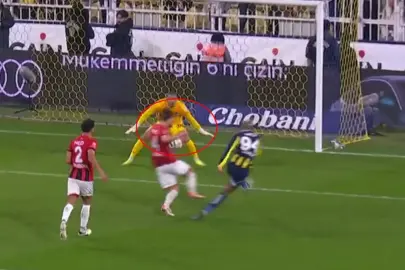 Karar doğru mu? Ünlü yorumcular Fenerbahçe'nin penaltısında hemfikir oldu