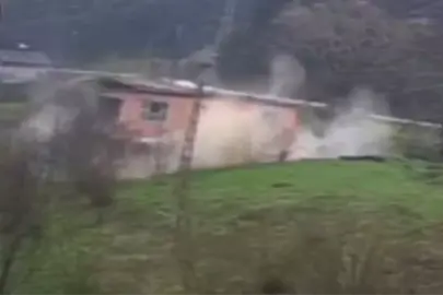 Kastamonu'da heyelan nedeniyle 2 katlı ev çöktü: O anlar kamerada