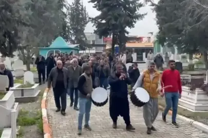 Kazada ölen motosiklet sürücüsünün cenazesinde, gelenek gereği davul-zurna çalındı