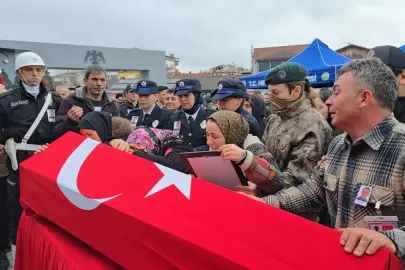 Kazara kendini vuran polis memuru için emniyette tören