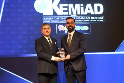 Kemer Devlet Hastanesi Başhekimi Dağlı'ya ödül verildi