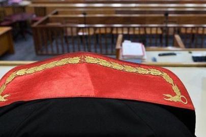 Küçükçekmece Adliyesi’nde hakime saldırı girişim! 'Polis mi çağıracaksın?' deyip masaya yumruk attı